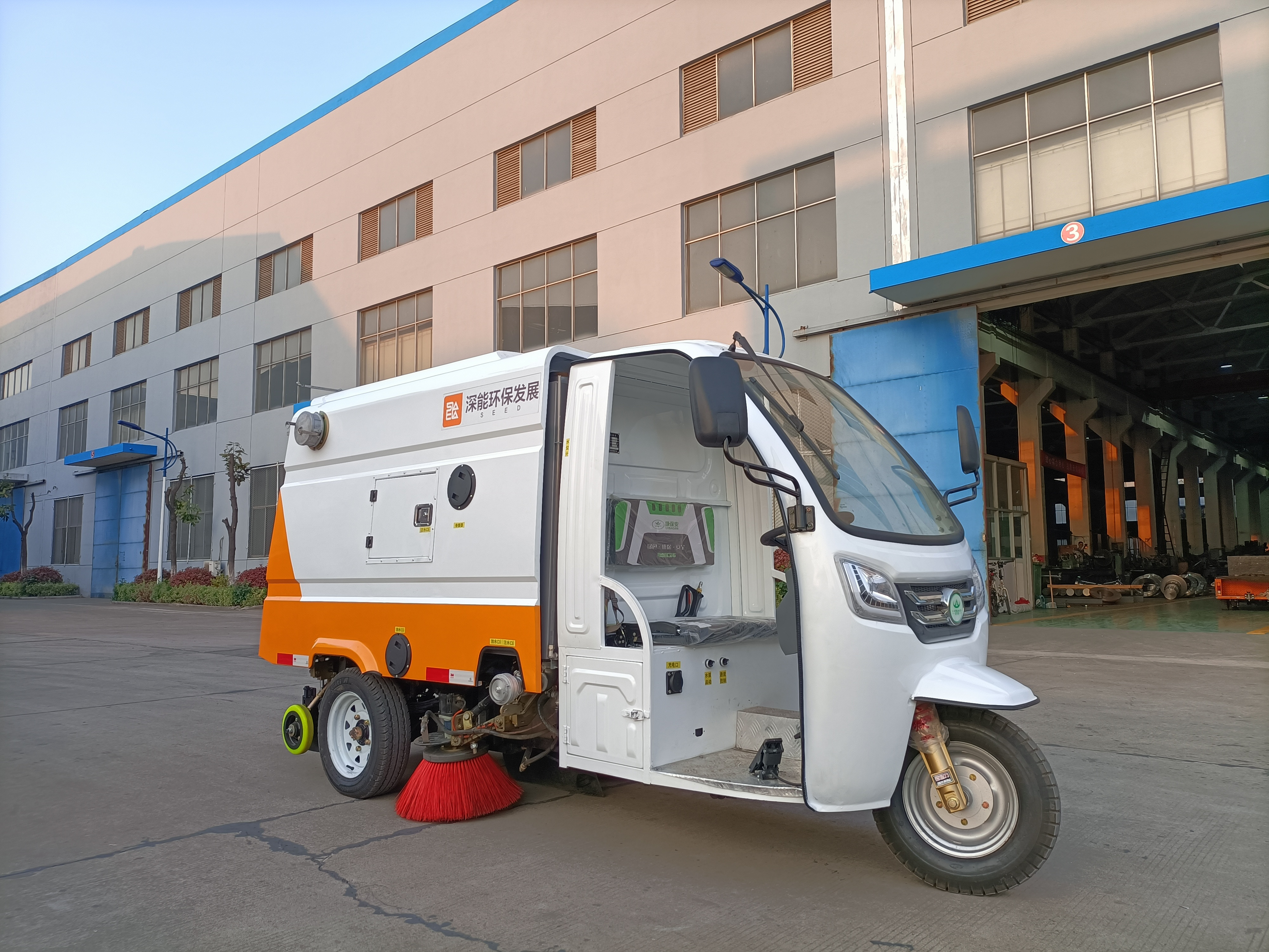 電動(dòng)純吸掃路車