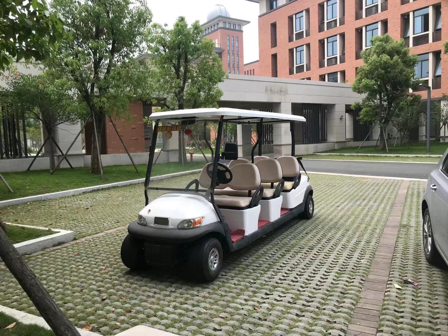 福州長(zhǎng)樂(lè)三中高爾夫觀光車